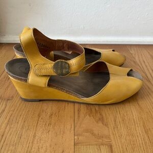 Taos yellow leather wedges